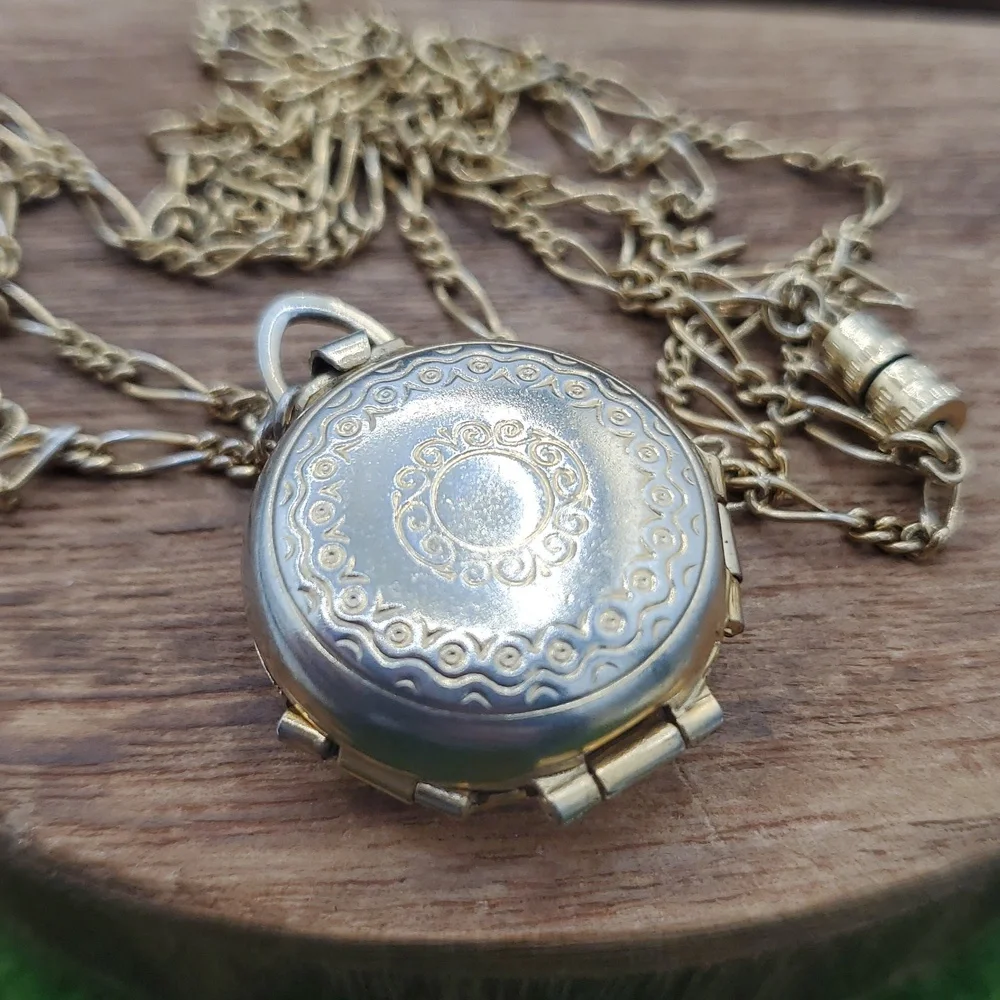 Coro Vintage 4 Framed Photo Locket Collectible Rare Necklace 42 Inch N3707 - Picture 3 of 3